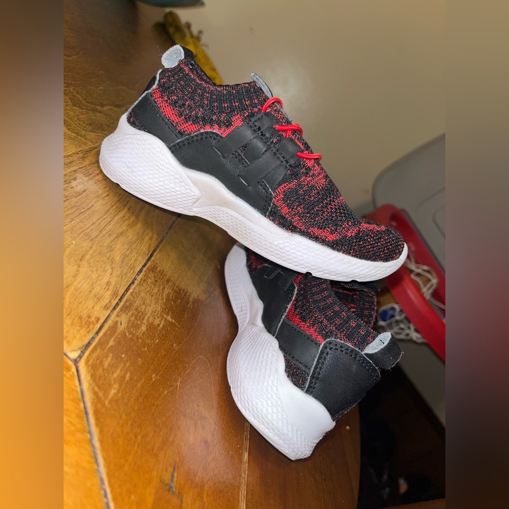 Coodo Toddler Boys Girls Sneakers Knit Hook & Loop Red Black Size 11